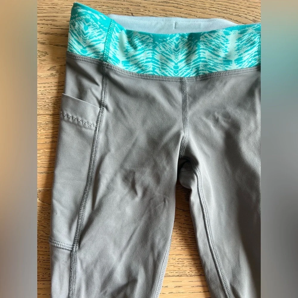 Ivivva by Lululemon Cropped Leggings in Gray size 8